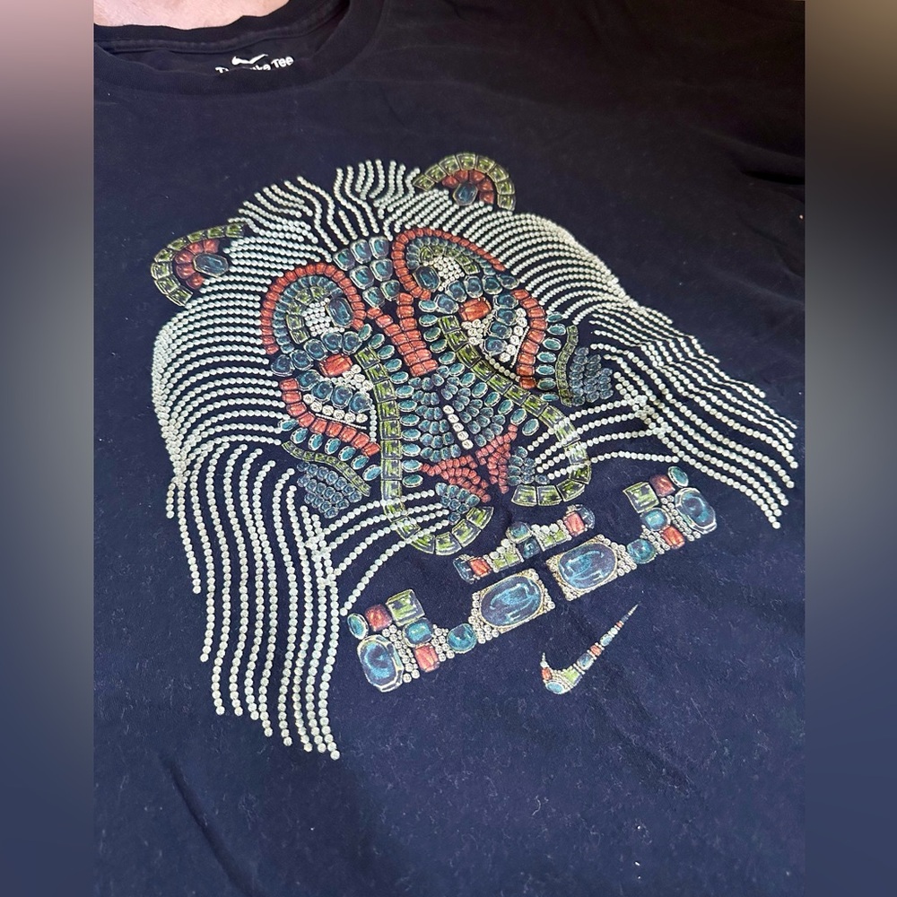 Nike: Lebron James “Strive for greatness” T-Shirt (Size XLarge)